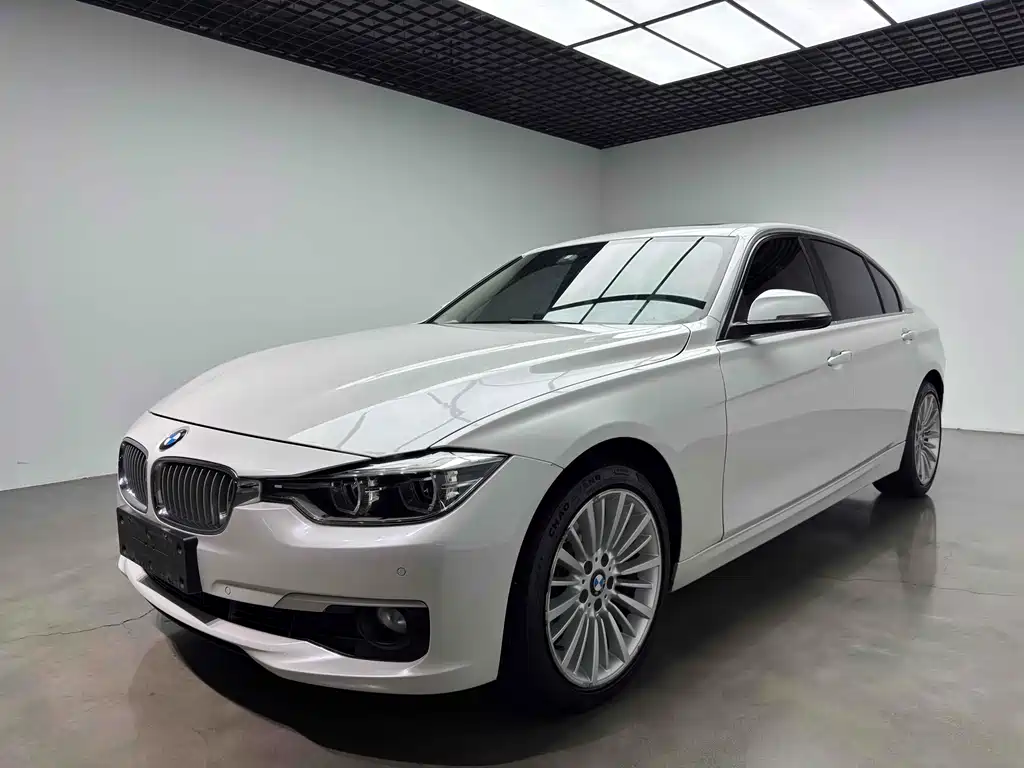 BMW 3 Series 2018 — фото 1