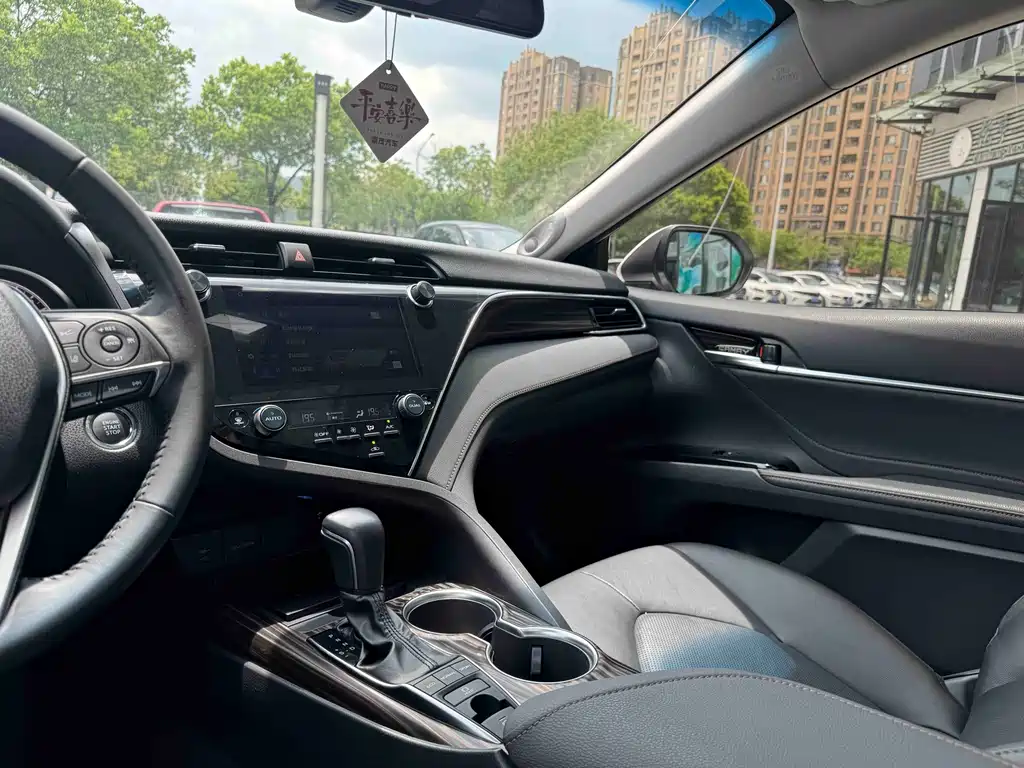 Toyota Camry 2020 — фото 23