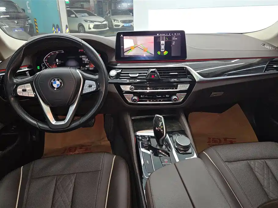 BMW 5 Series 2021 — фото 12
