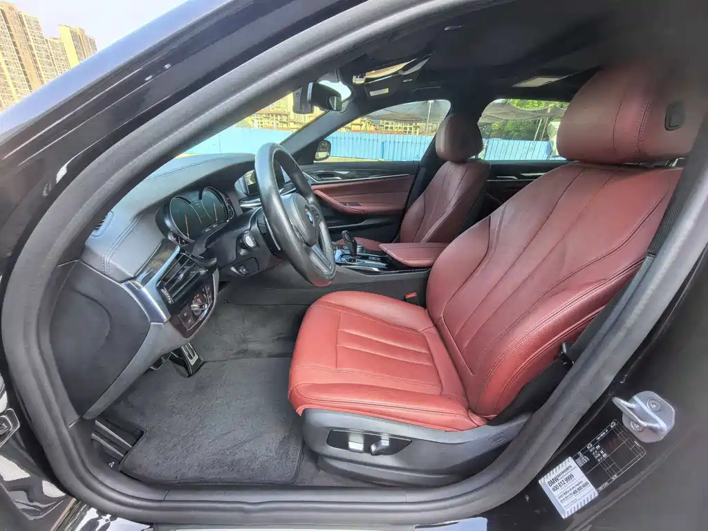 BMW 5 Series 2018 — фото 13