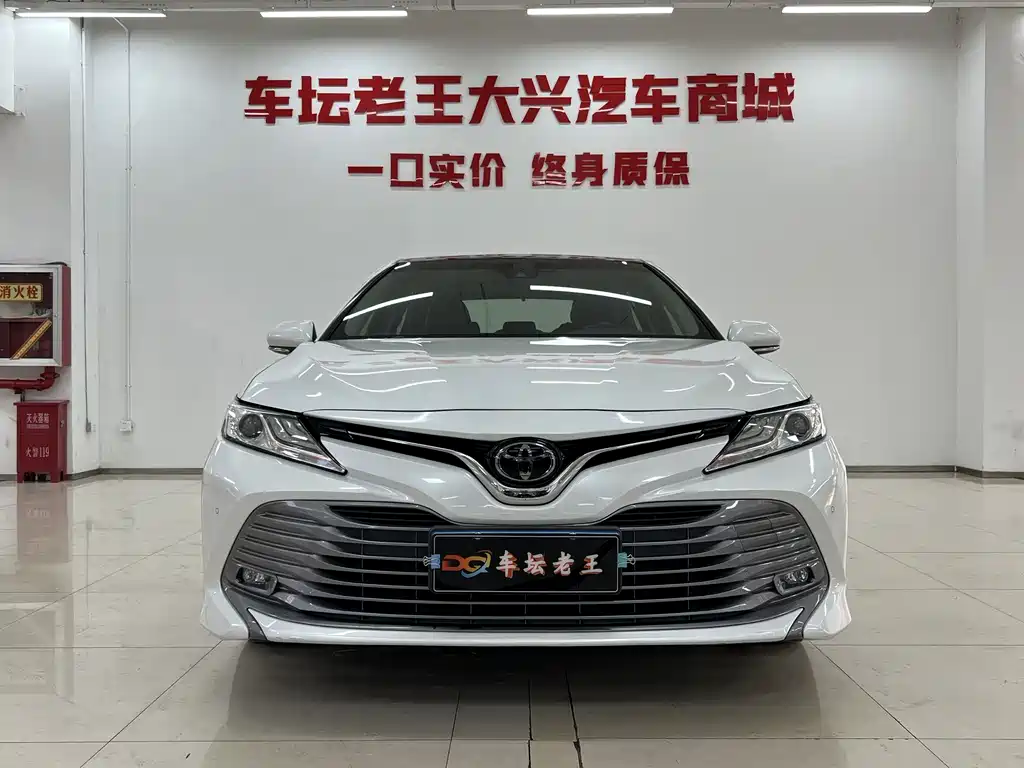 Toyota Camry 2020 — фото 2