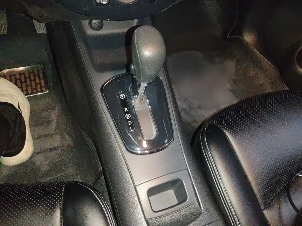 Nissan Tiida 2015