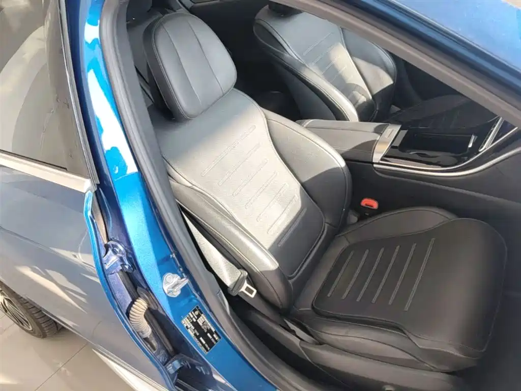 Mercedes-Benz C-Class 2023 — фото 25