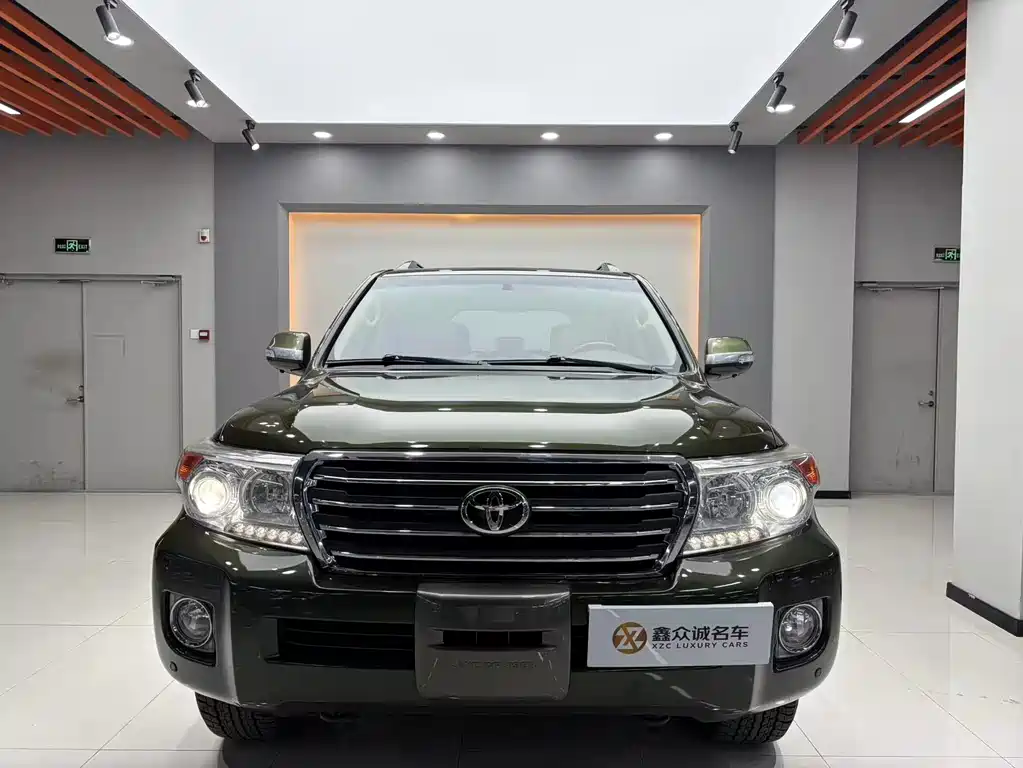 Toyota Land Cruiser 2013 — фото 1