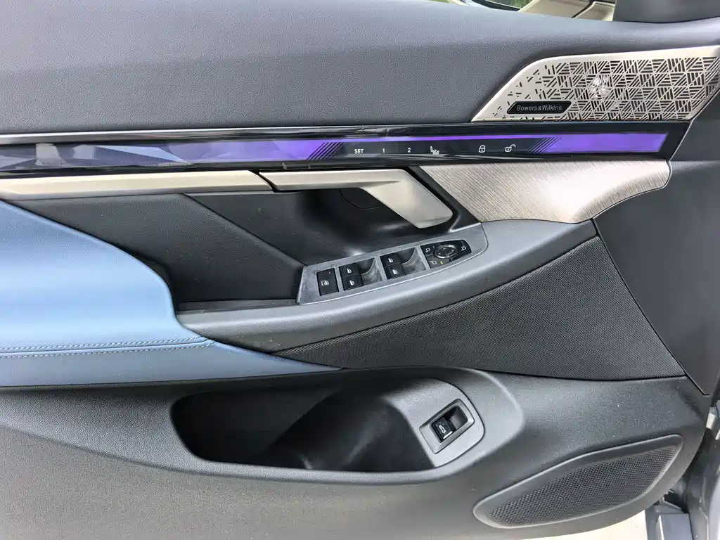 BMW 5 Series 2024 — фото 10