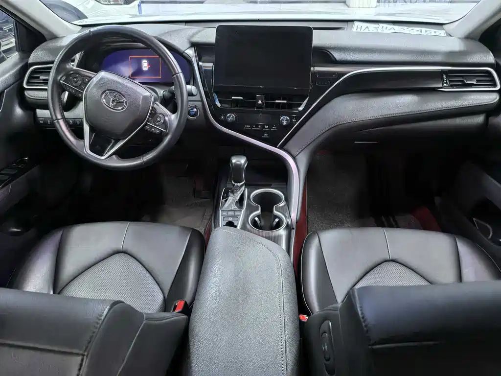 Toyota Camry 2023 — фото 8