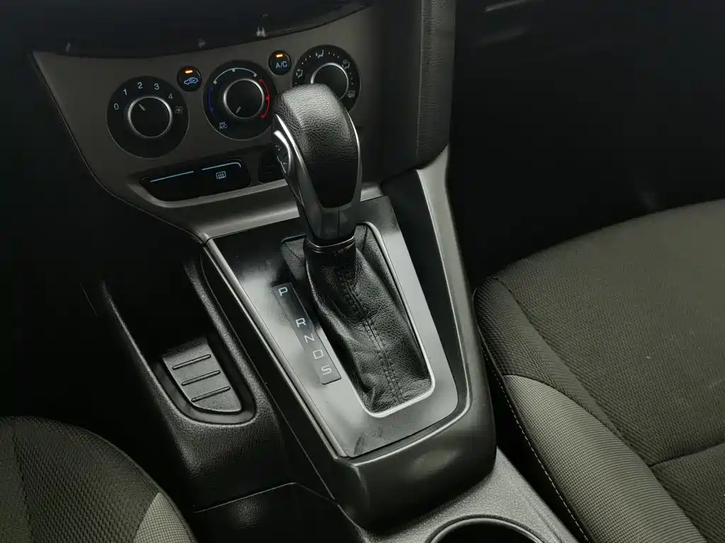 Ford Focus 2014 — фото 13