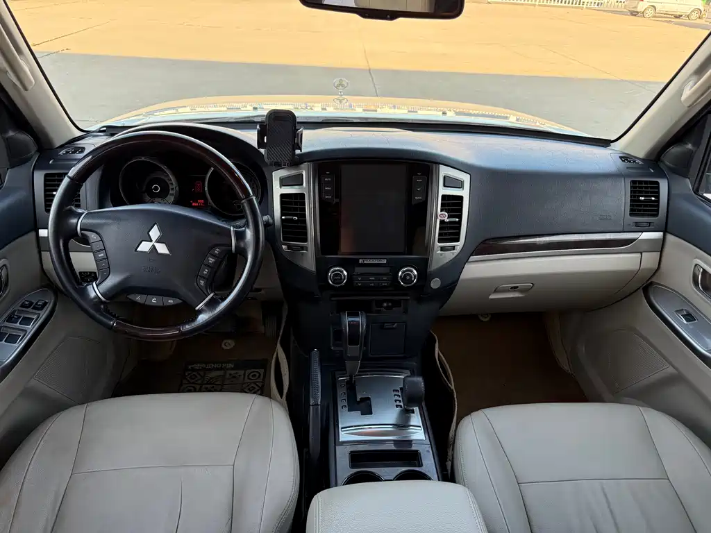 Mitsubishi Pajero 2018