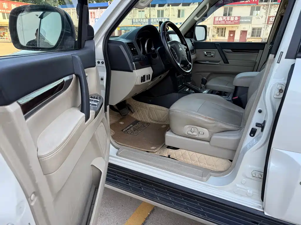 Mitsubishi Pajero 2018