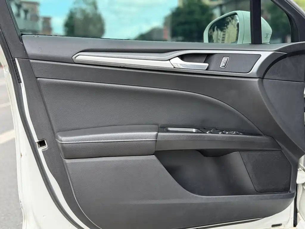 Ford Mondeo 2015 — фото 14