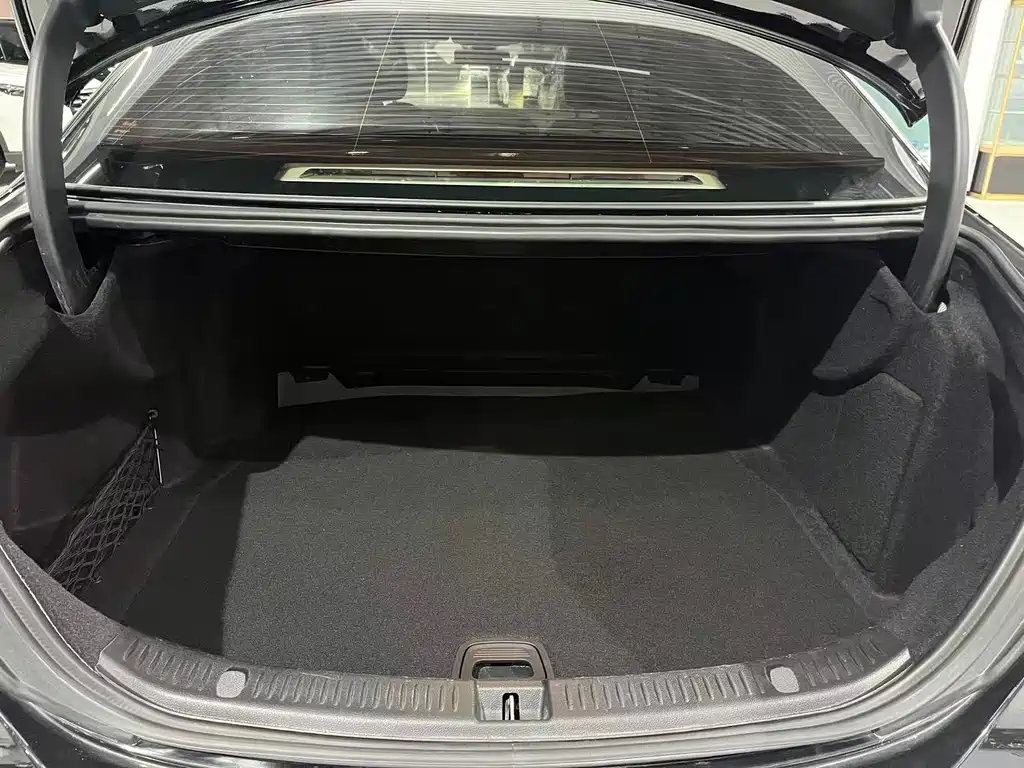 Mercedes-Benz E-Class 2023 — фото 17