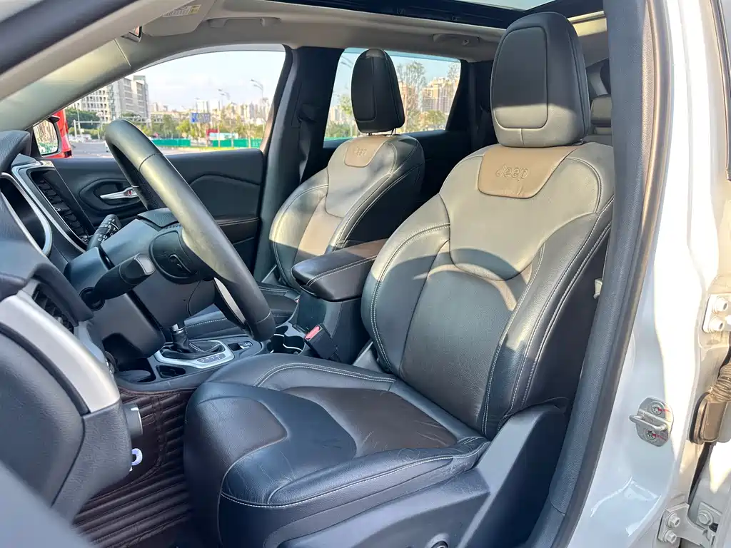 Jeep Cherokee 2018 — фото 18