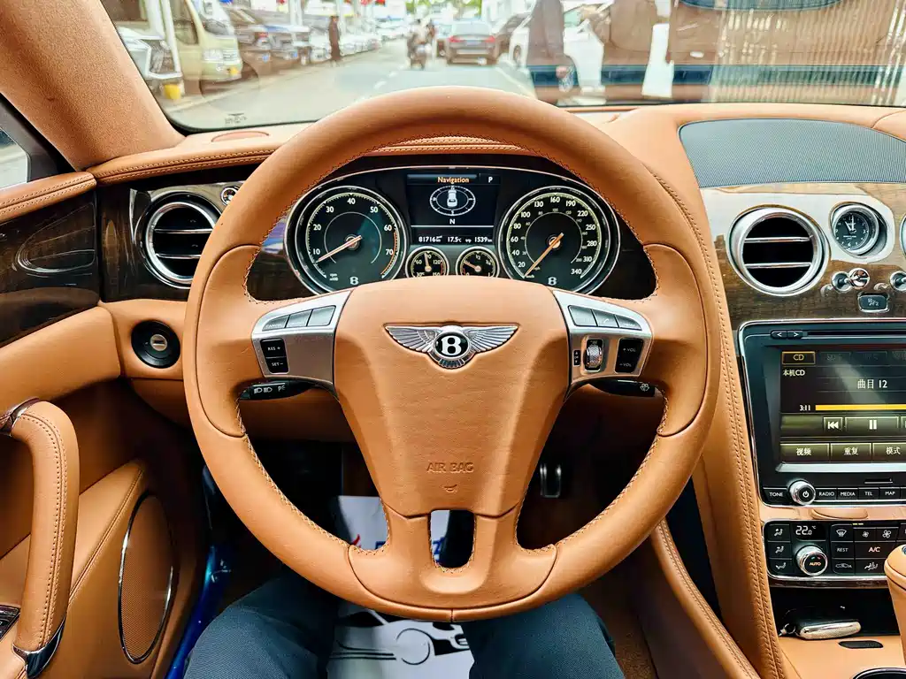 Bentley Flying Spur 2018 — фото 12