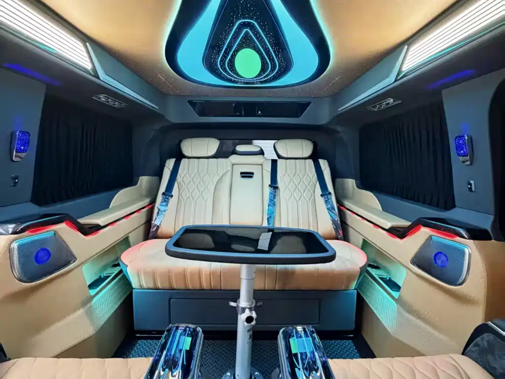 Toyota Hiace — фото 19
