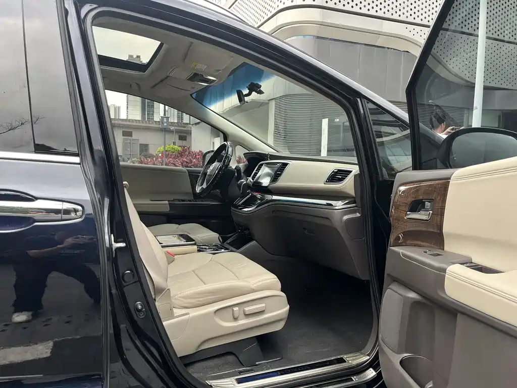 Honda Odyssey 2017 — фото 24