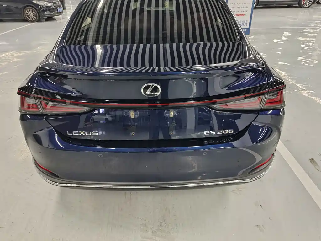 Lexus ES 2025