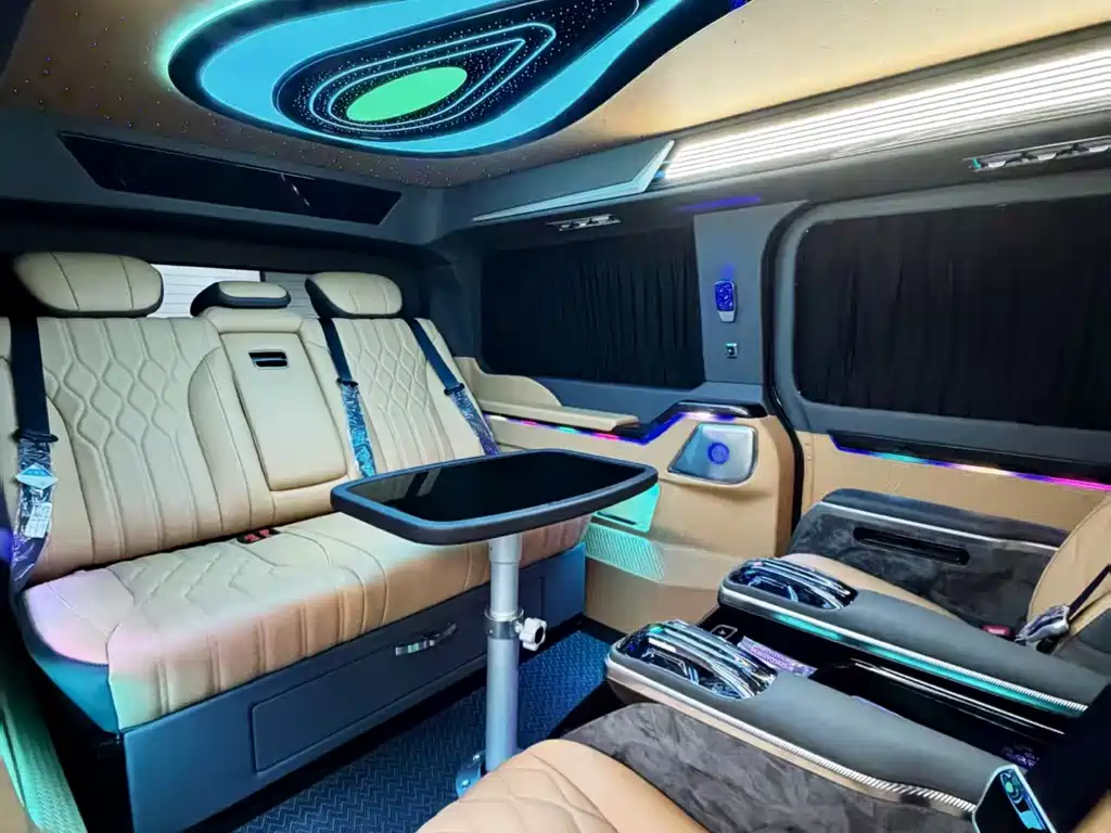 Toyota Hiace — фото 15