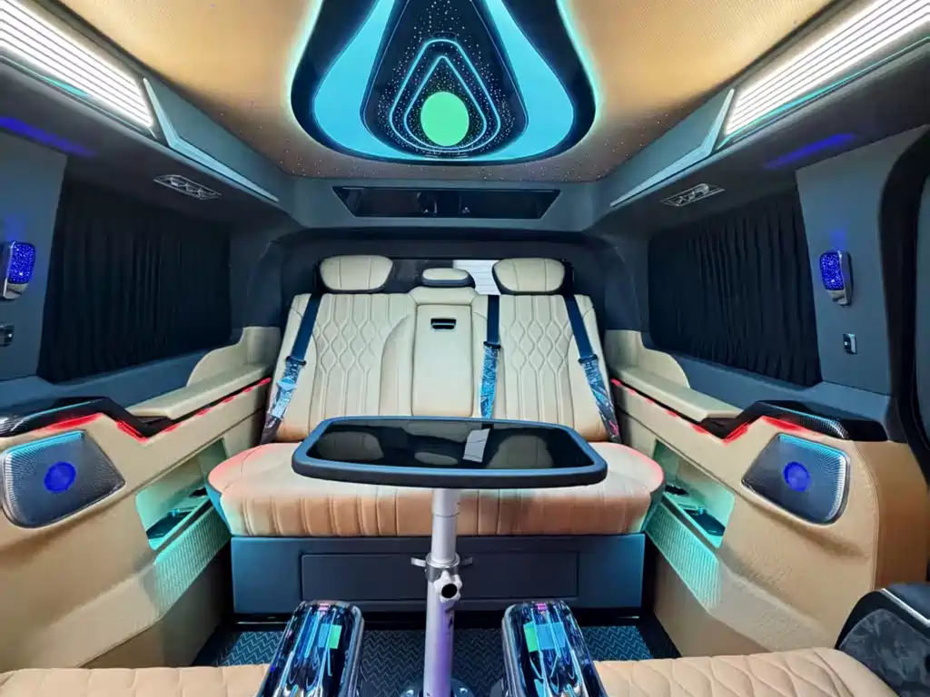 Toyota Hiace — фото 17