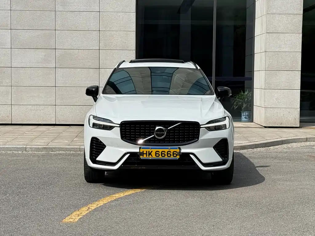 Volvo XC60 2022 — фото 2