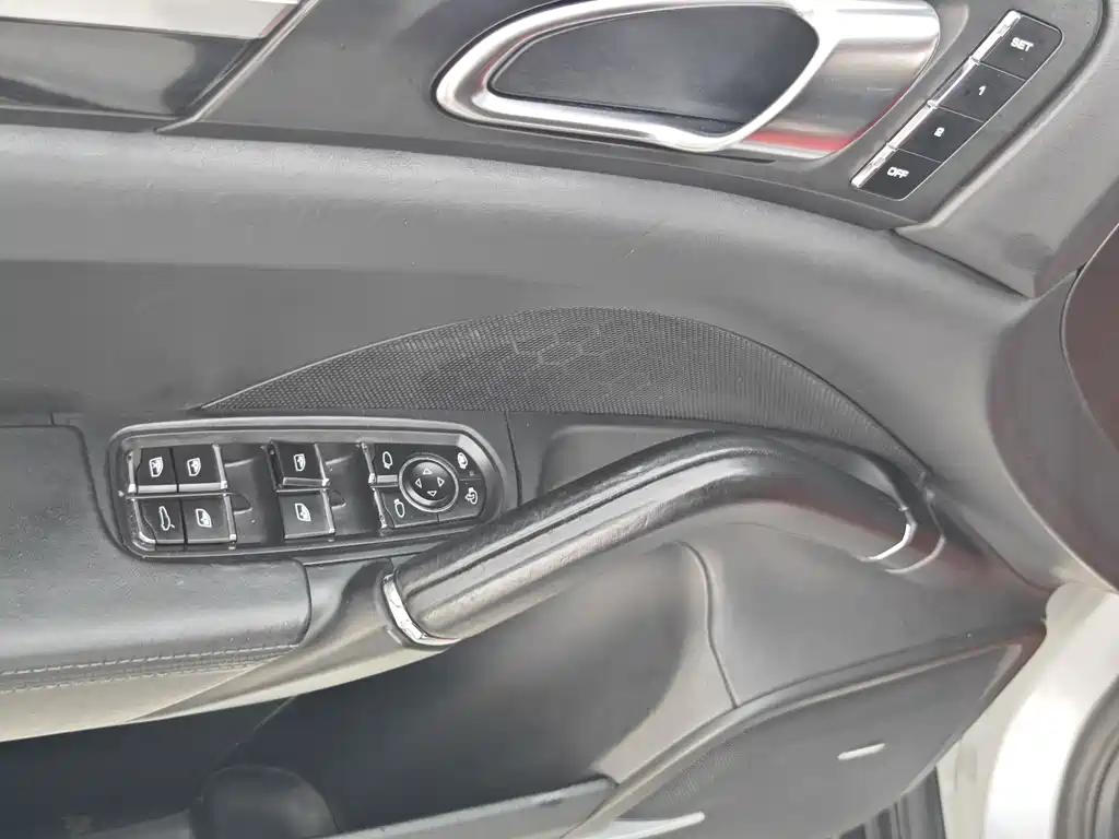 Porsche Cayenne 2013 — фото 17