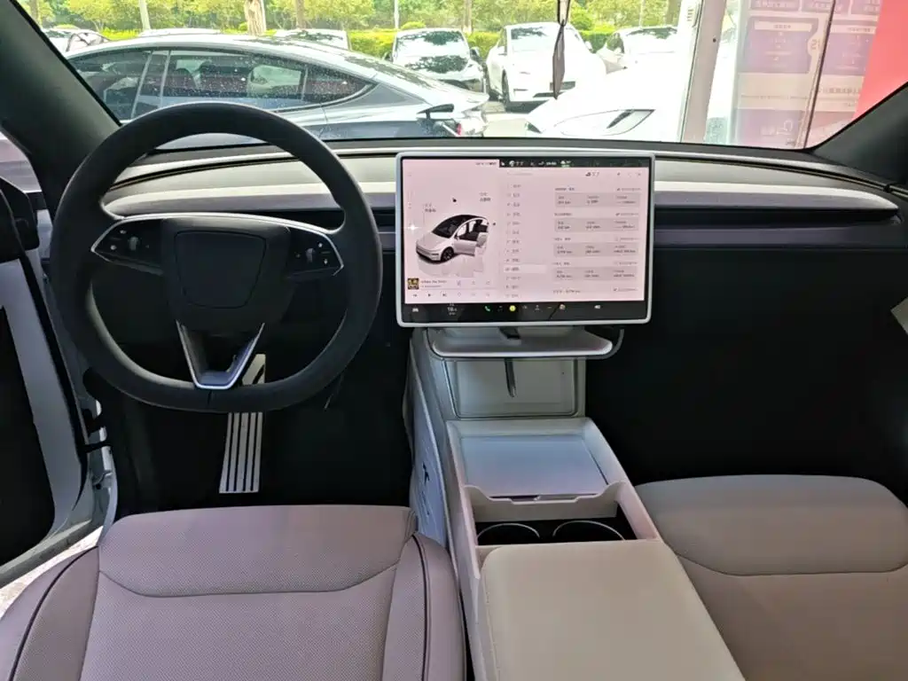 Tesla Model Y L 2026 — фото 10