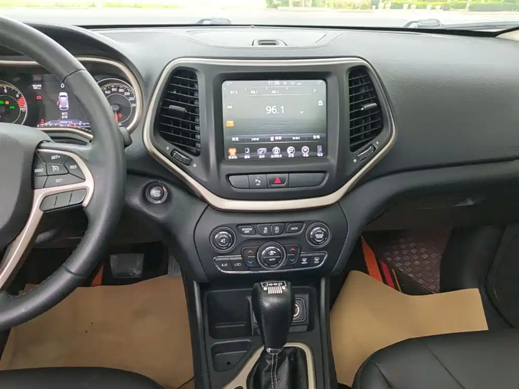 Jeep Cherokee 2018 — фото 13