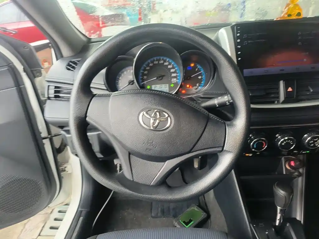 Toyota Yaris L 2019 — фото 11