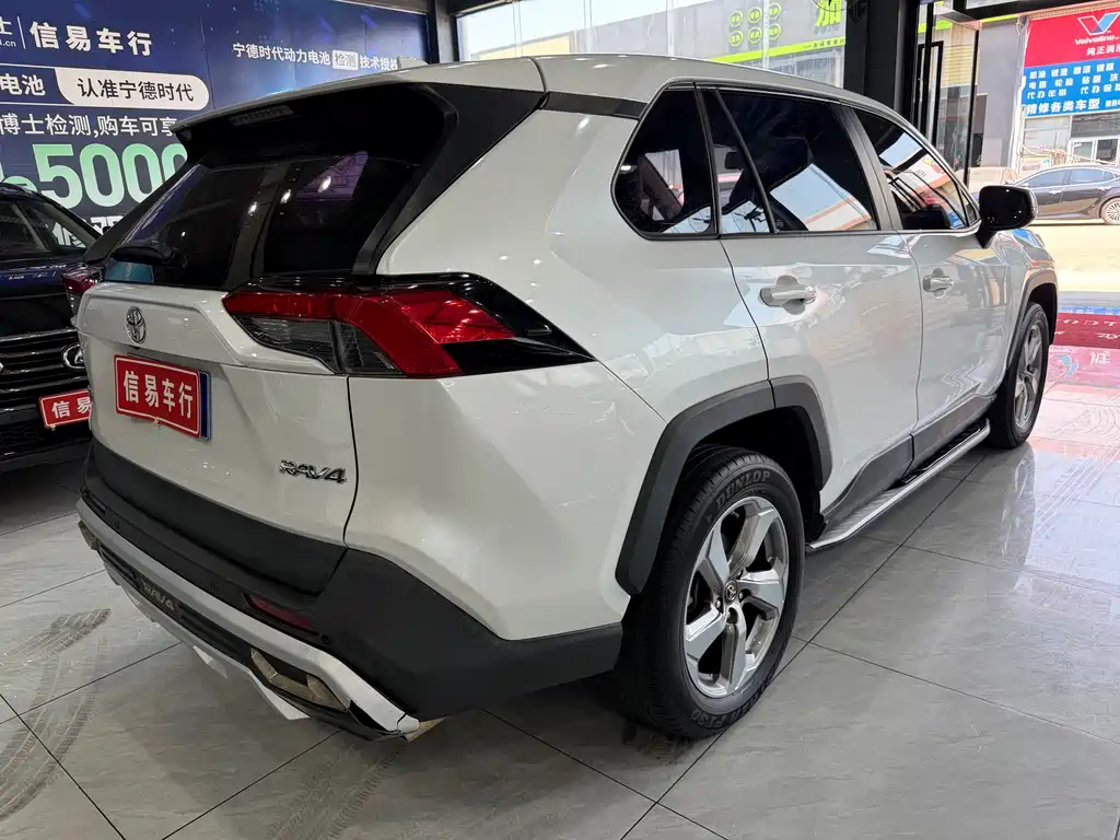 Toyota RAV4 2021 — фото 14