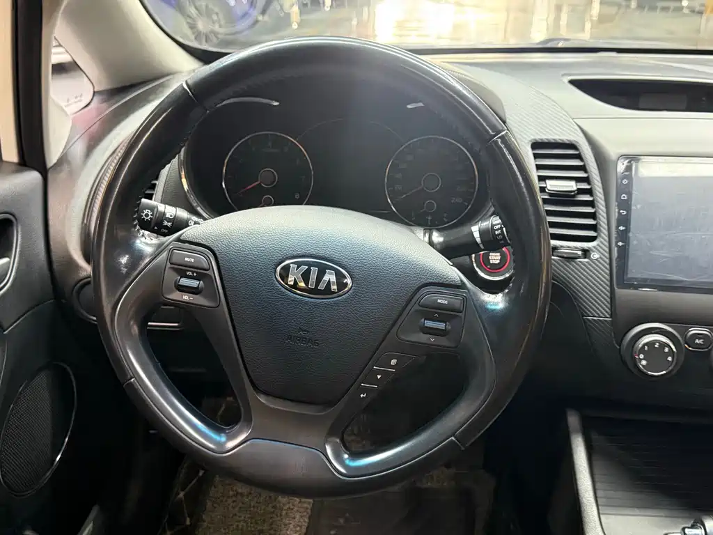 Kia K3 2018 — фото 15