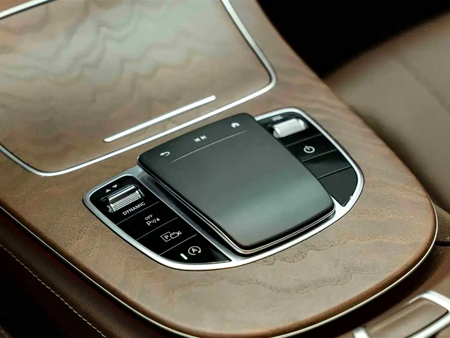 Mercedes-Benz E-Class 2023 — фото 16