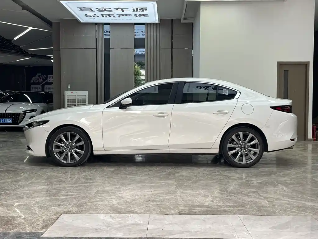 Mazda 3 Axela 2023