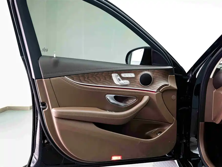 Mercedes-Benz E-Class 2023 — фото 11