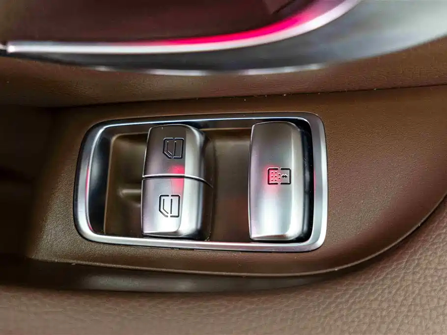 Mercedes-Benz E-Class 2023 — фото 20