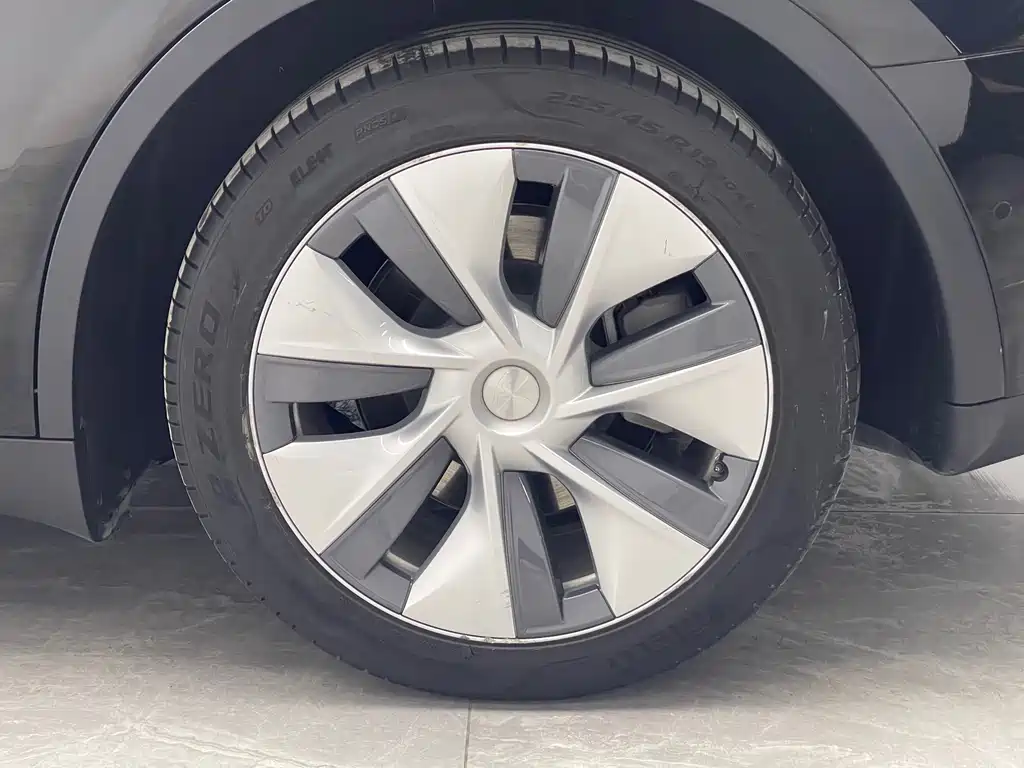 Tesla Model Y 2023 — фото 19