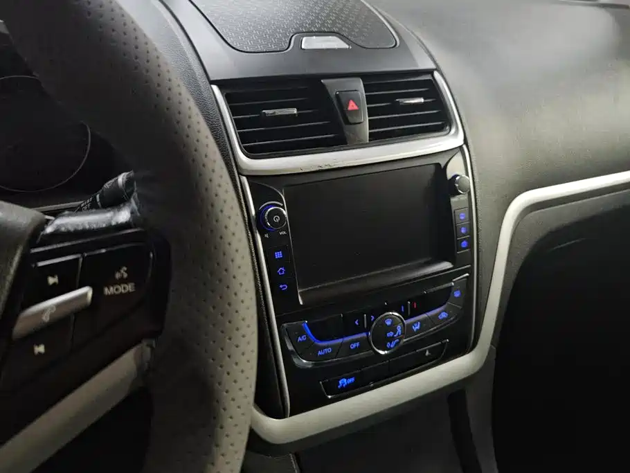 Geely Emgrand 2016 — фото 13