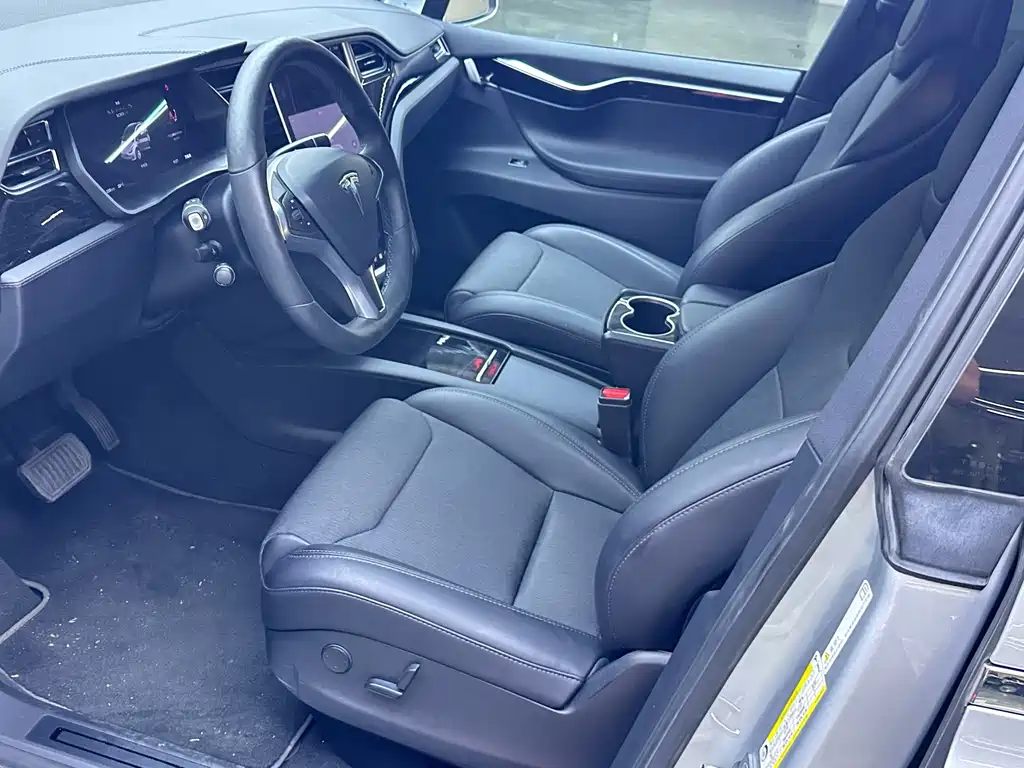 Tesla Model X 2018 — фото 4
