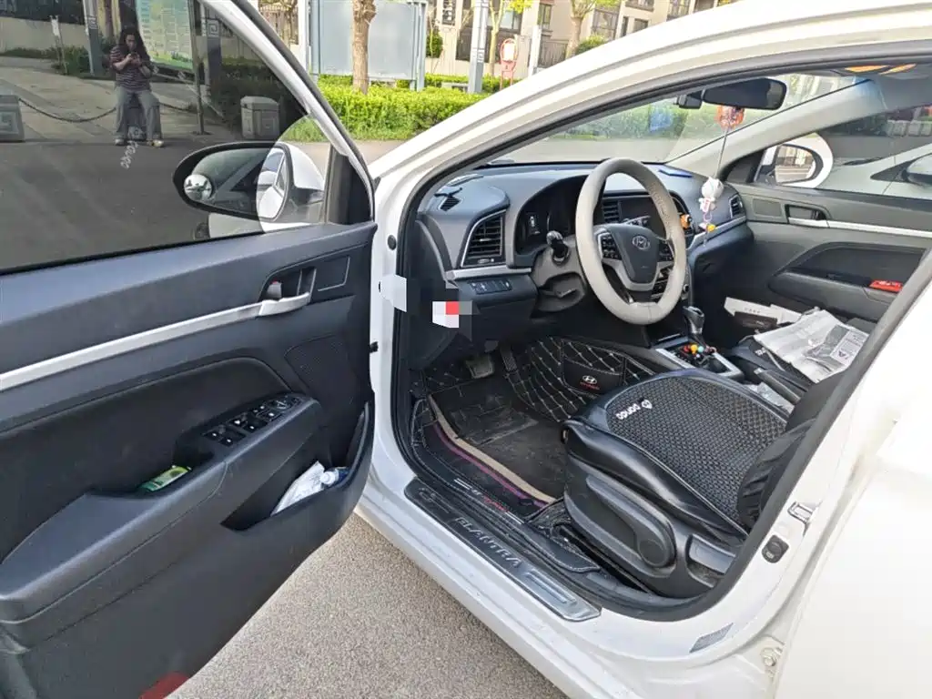 Hyundai Elantra 2017 — фото 14