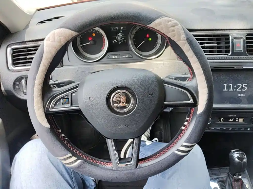 Skoda Rapid Spaceback 2018 — фото 17