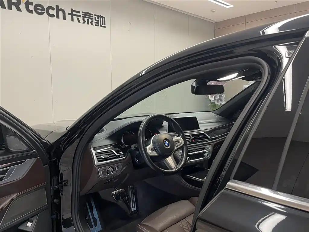 BMW 7 Series 2019 — фото 23