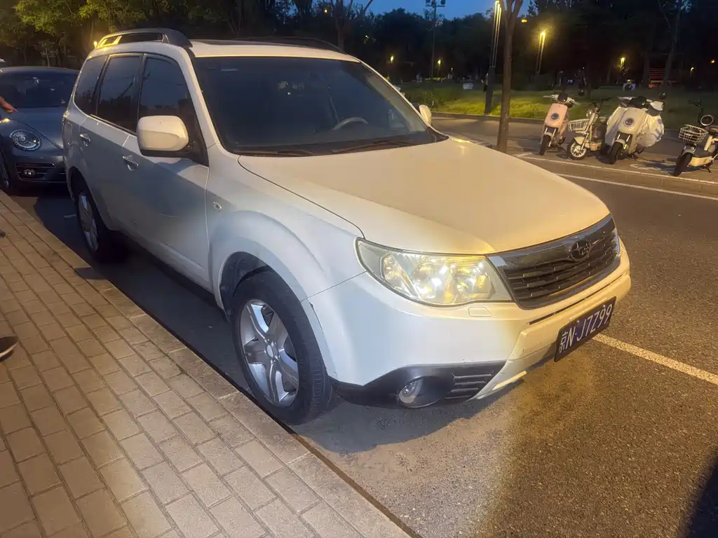 Subaru Forester 2010 — фото 2