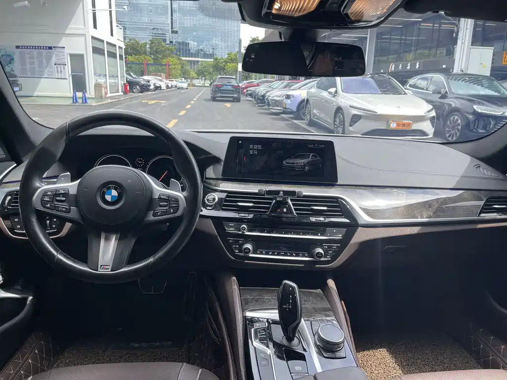 BMW 5 Series 2018 — фото 8