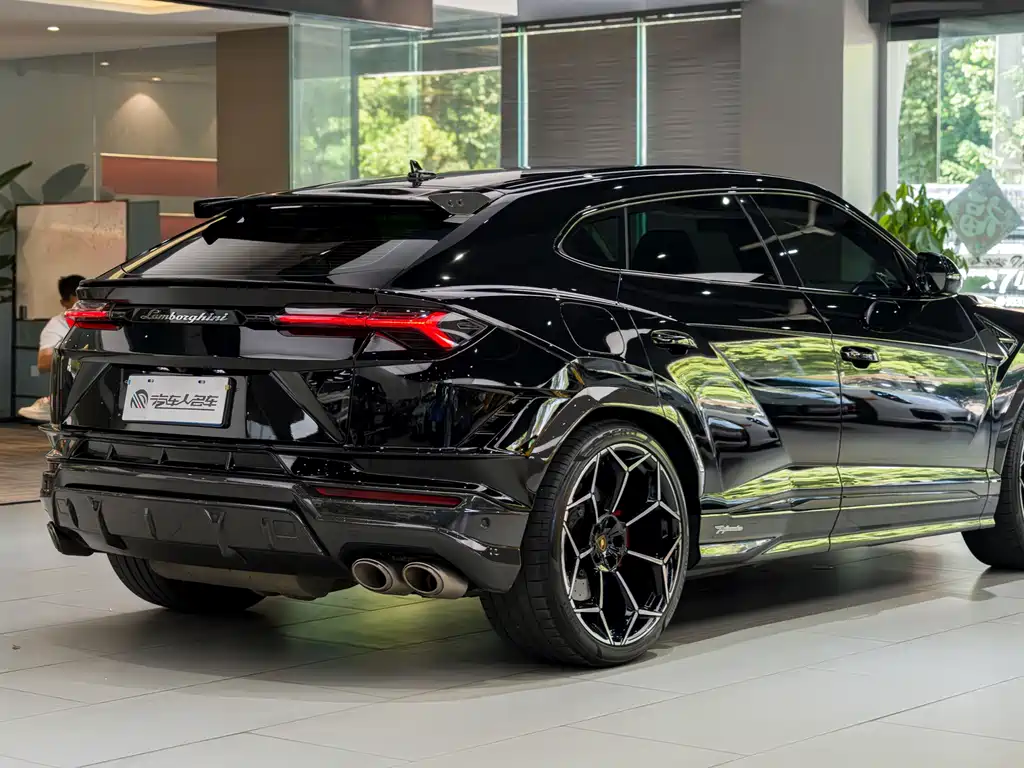 Lamborghini Urus 2023 — фото 19