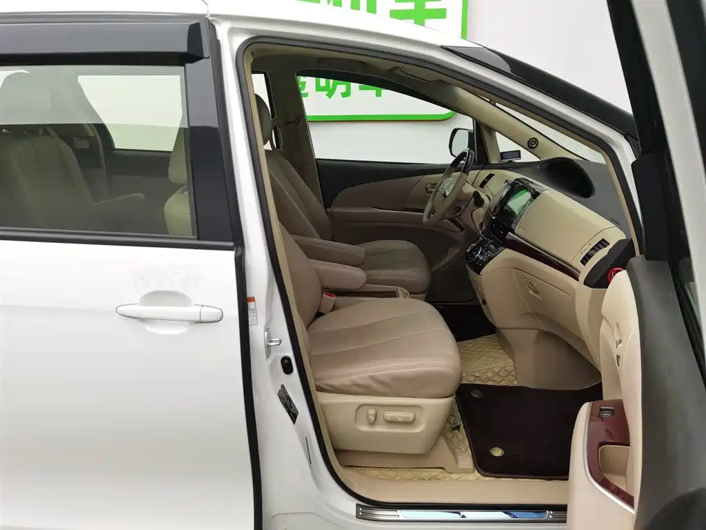 Toyota Previa 2019 — фото 22