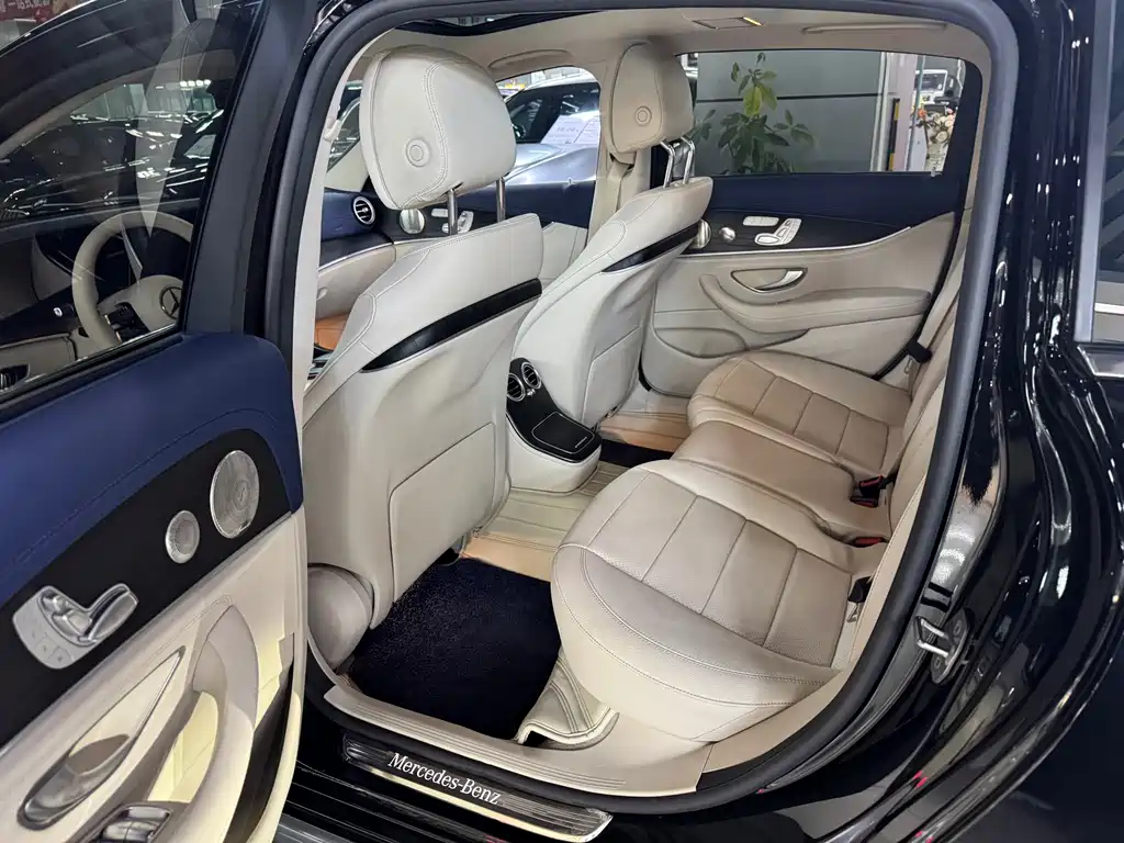 Mercedes-Benz E-Class 2022