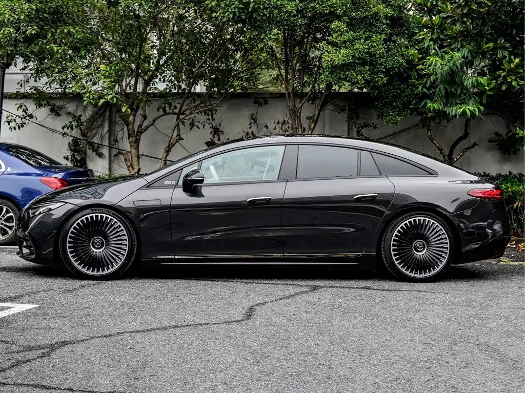 Mercedes-Benz EQS AMG 2023 — фото 3