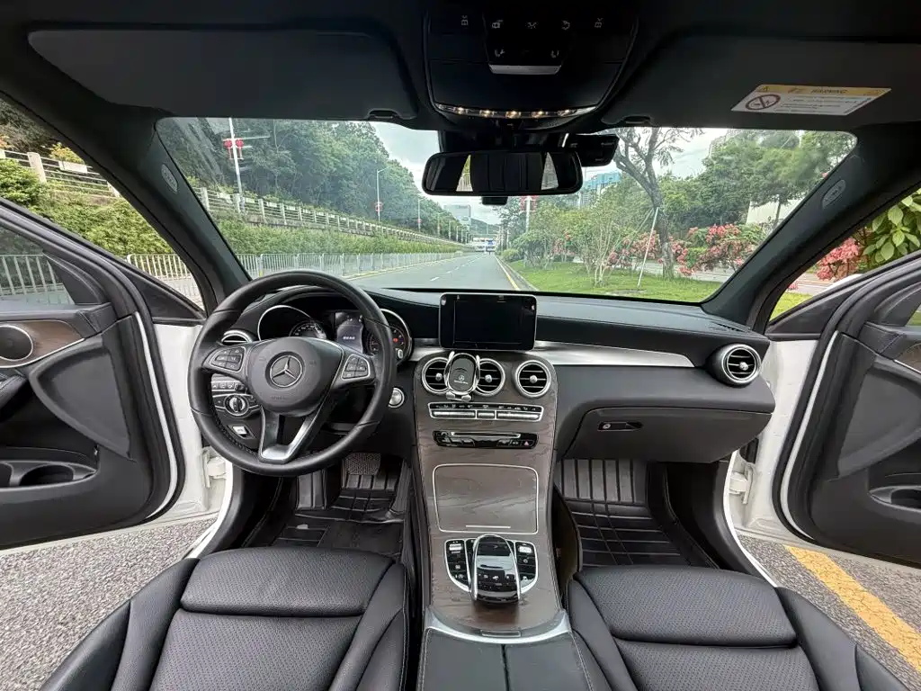 Mercedes-Benz GLC 2017 — фото 10