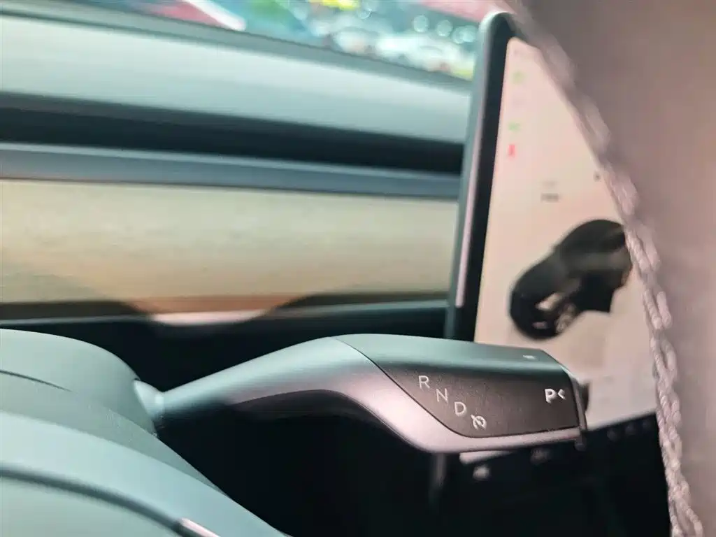 Tesla Model Y 2023 — фото 10