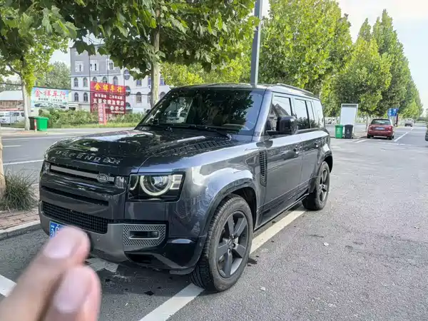 Land Rover Defender 2023