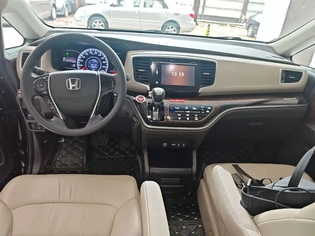 Honda Odyssey 2015 — фото 6