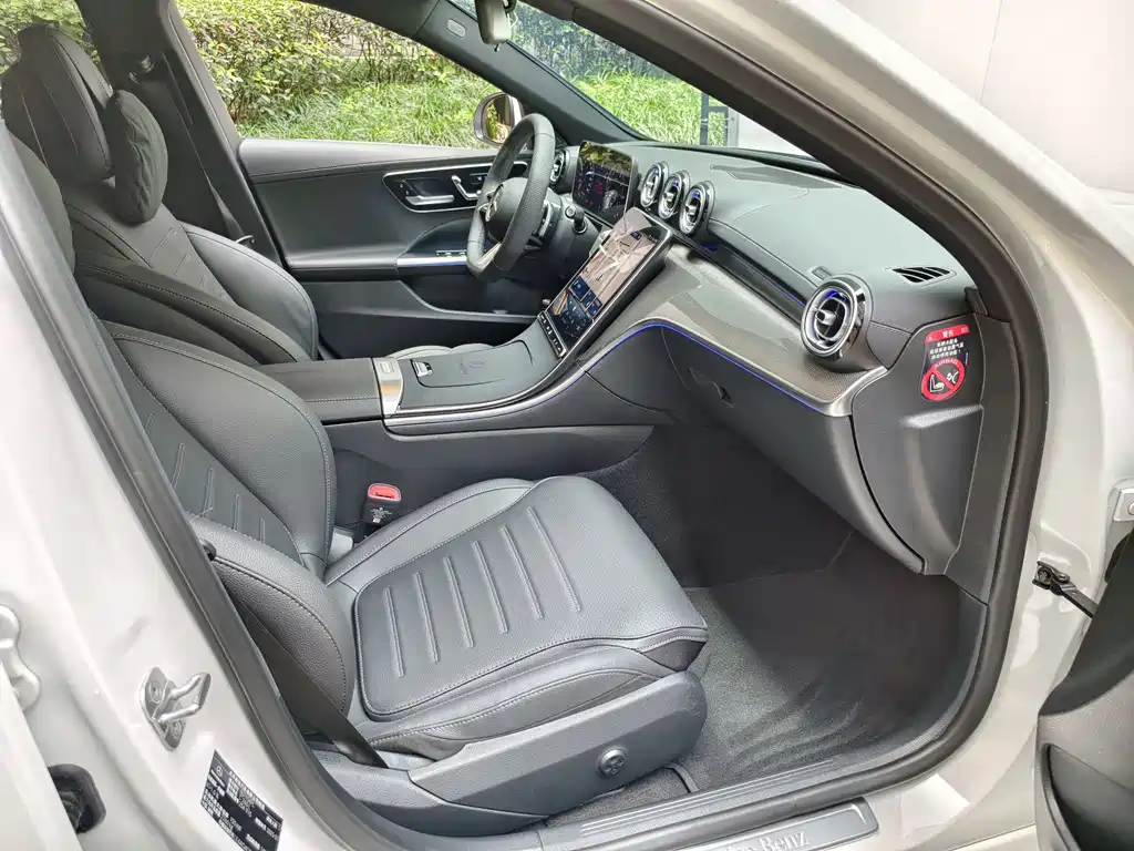 Mercedes-Benz C-Class 2025 — фото 10